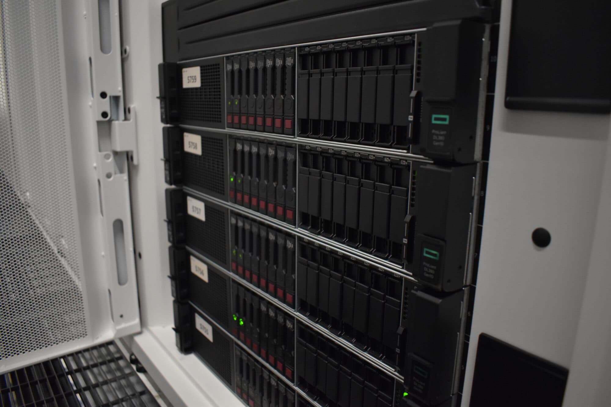 HPE ProLiant DL380 Gen10 servers in Athens