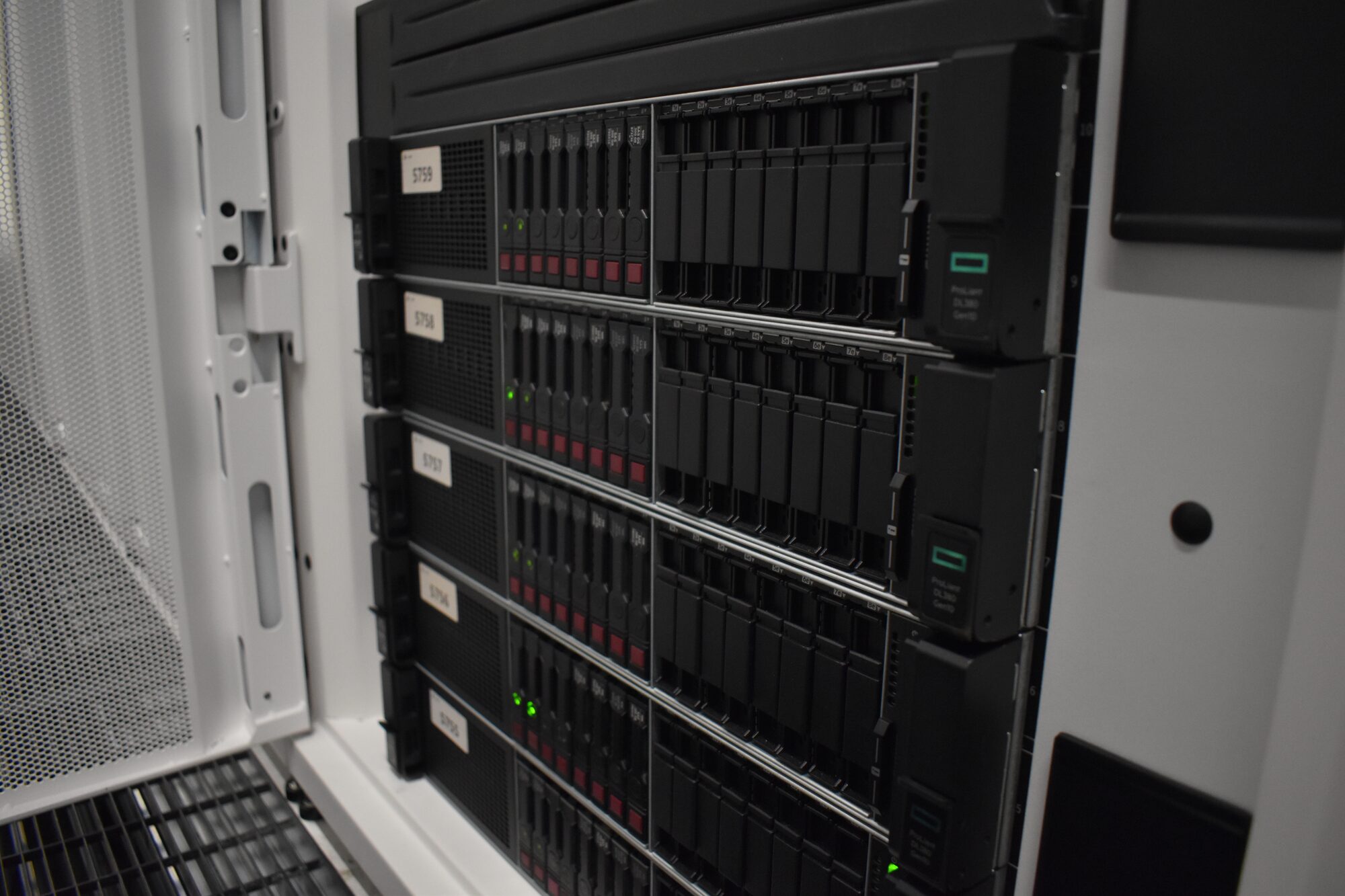 HPE ProLiant DL380 Gen10 servers in Athens